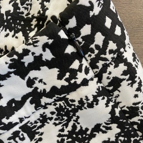 ANN TAYLOR Graphic Print Black White Mini Skirt 6 Petite - Picture 10 of 11